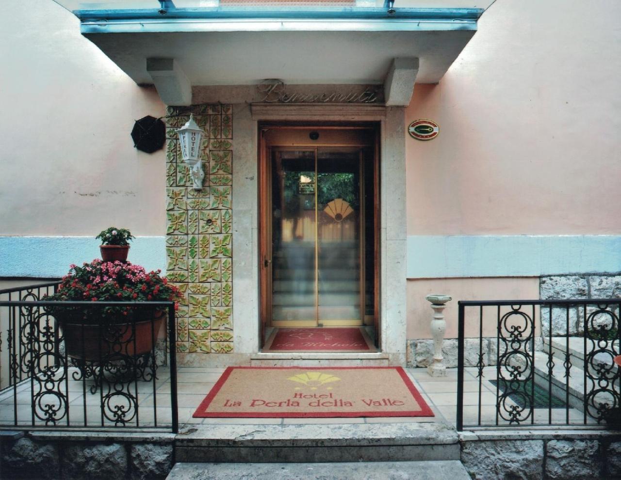 Albergo La Perla Civitella Roveto エクステリア 写真