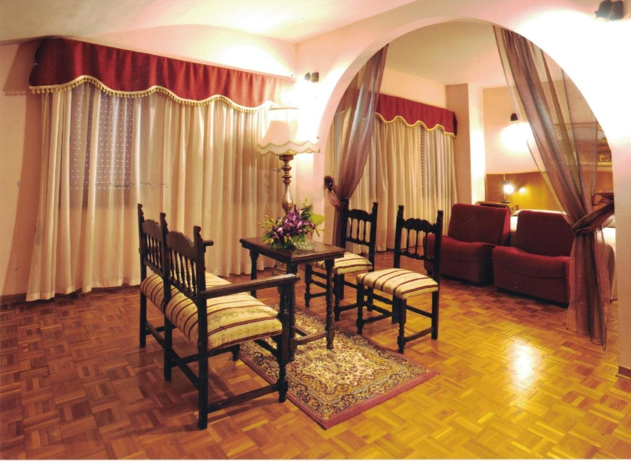 Albergo La Perla Civitella Roveto エクステリア 写真